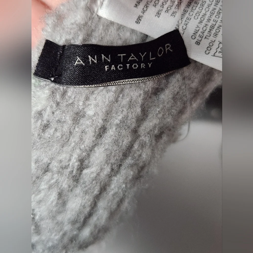 Anne Taylor Chunky Gray Knit Scarf With Pearl Accents